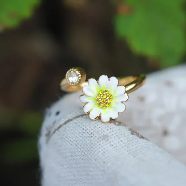 Daisy Delight Adjustable Ring
