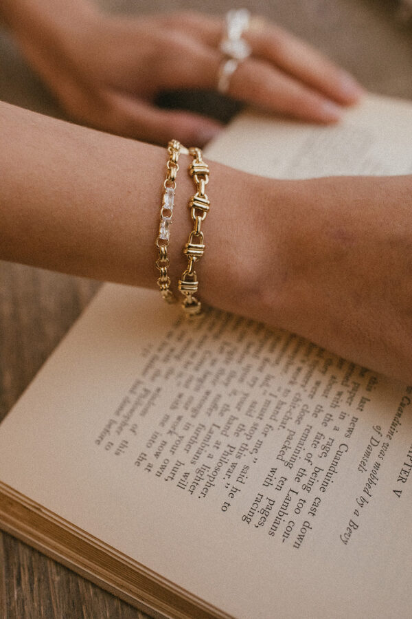 Elegant Brass Knot Bracelet