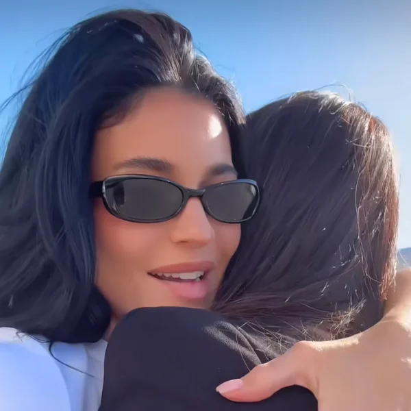 Trendy Black Cat-Eye Sunglasses