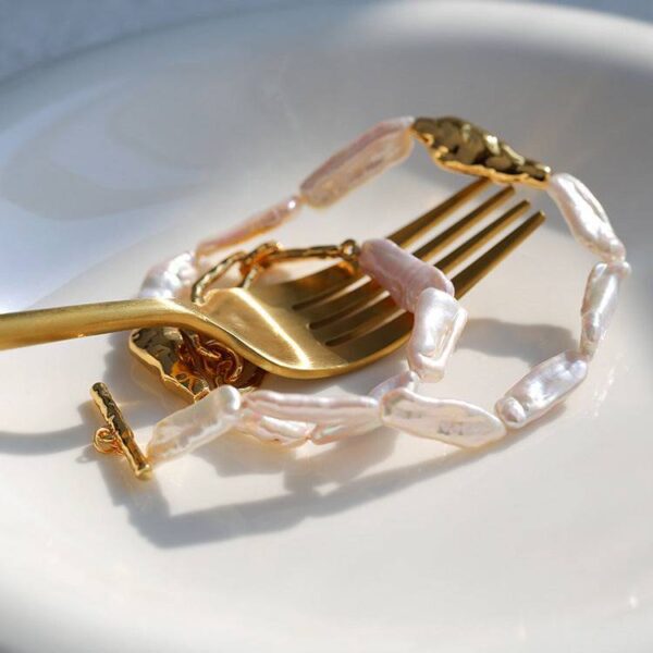 Elegant Two-Tone Baroque Style Necklace